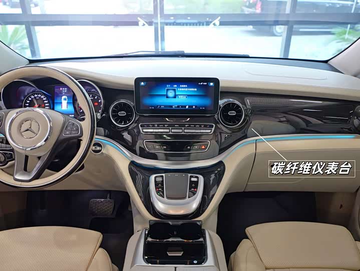 Фото 21 - Mercedes-Benz V-Class