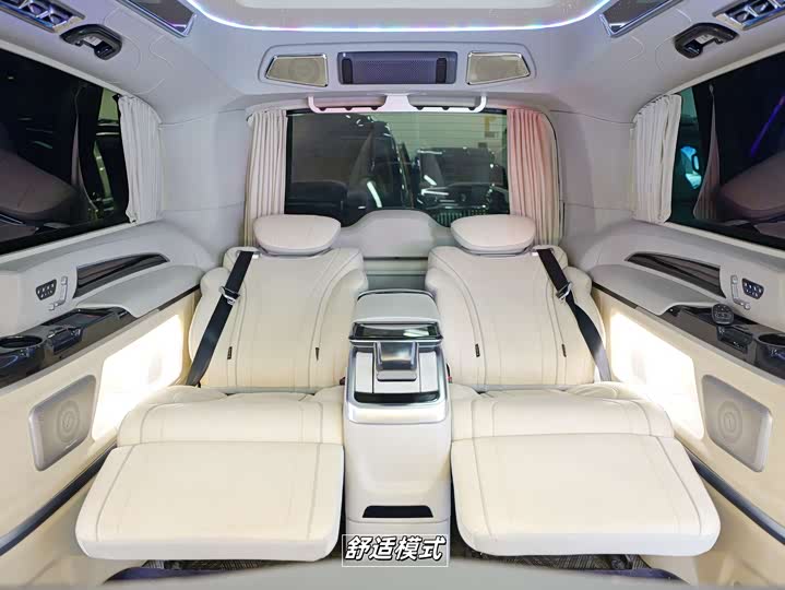 Фото 9 - Mercedes-Benz V-Class
