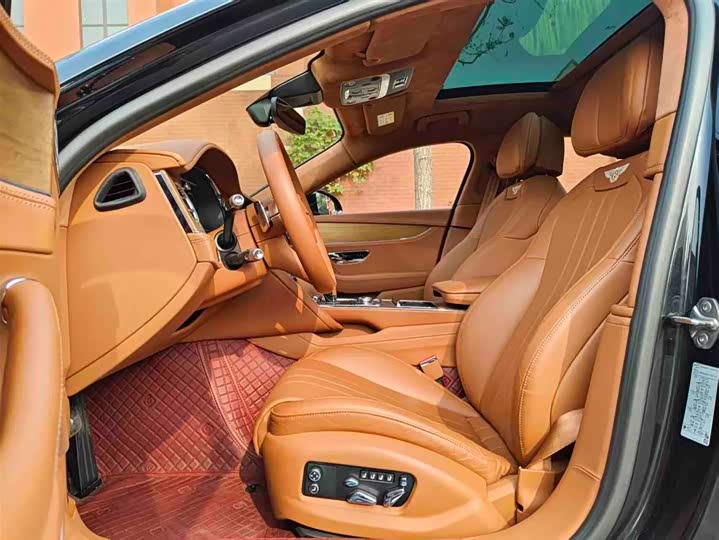 Фото 11 - Bentley Flying Spur