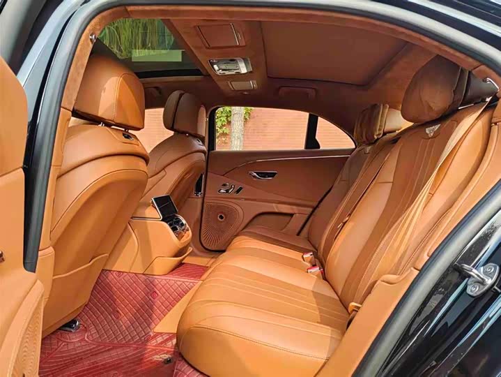 Фото 12 - Bentley Flying Spur