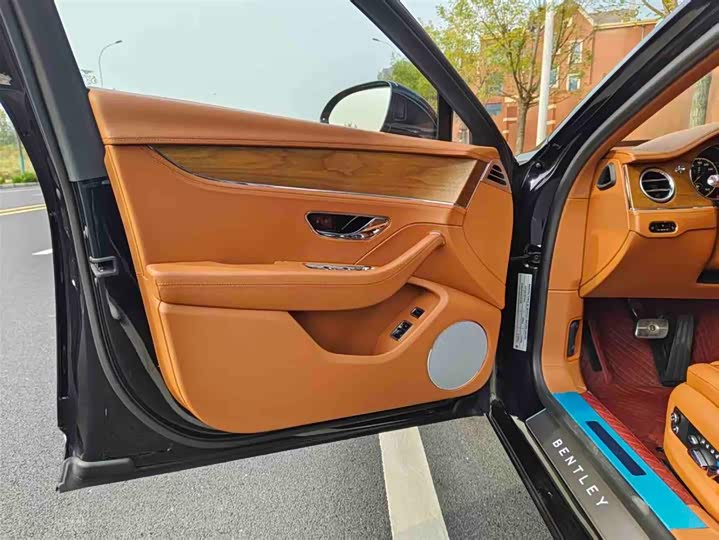 Фото 9 - Bentley Flying Spur