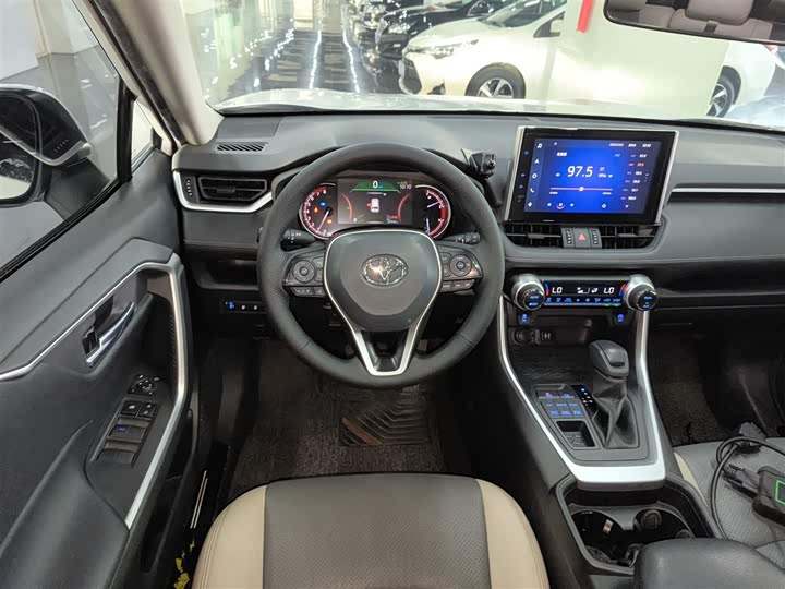 Фото 11 - Toyota RAV4