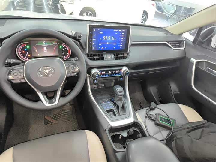 Фото 13 - Toyota RAV4