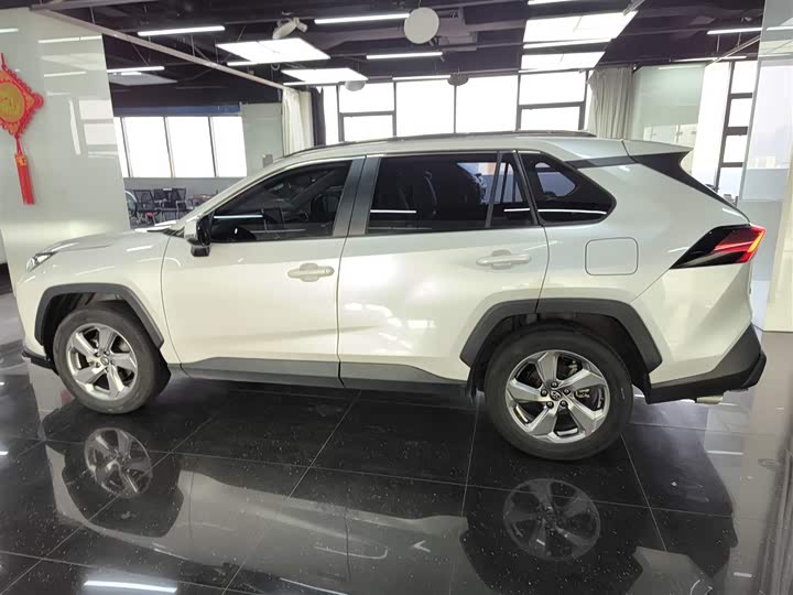 Фото 5 - Toyota RAV4