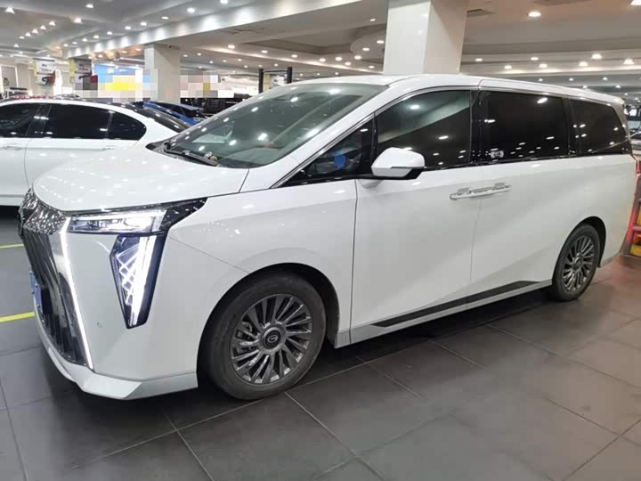 Фото 1 - GAC Trumpchi M8