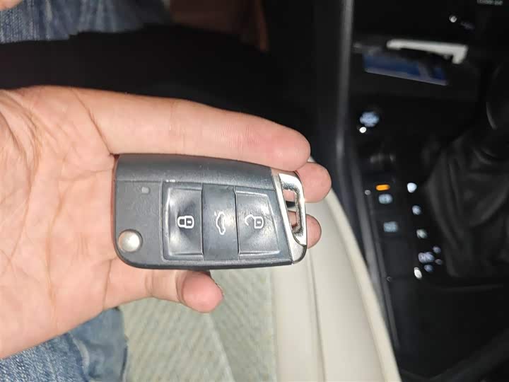 Фото 12 - Volkswagen Tharu