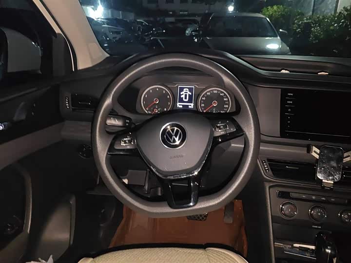 Фото 3 - Volkswagen Tharu