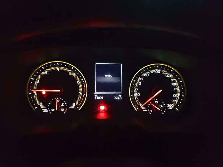 Фото 4 - Volkswagen Tharu