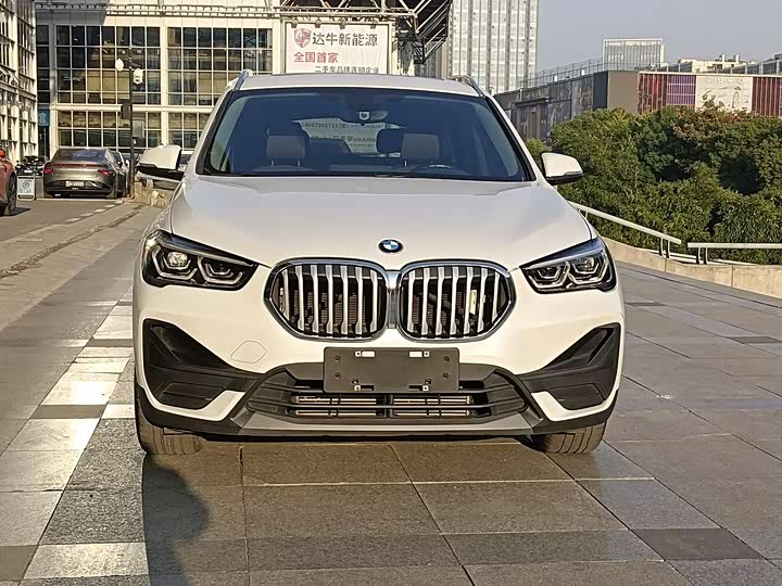 Фото 2 - BMW X1
