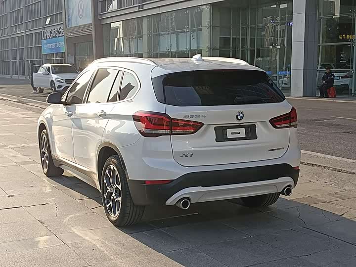 Фото 6 - BMW X1