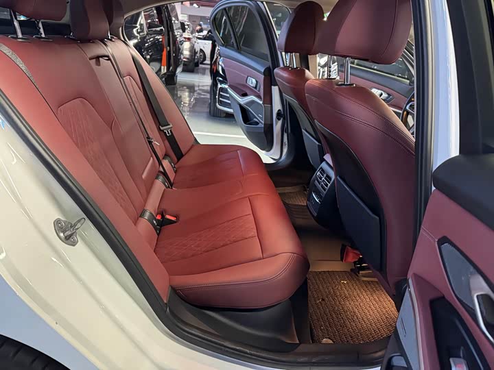 Фото 15 - BMW 3 Series