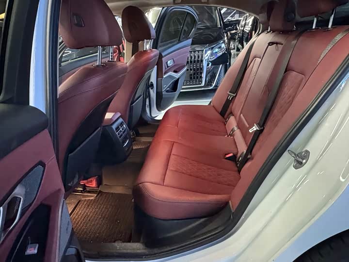 Фото 16 - BMW 3 Series