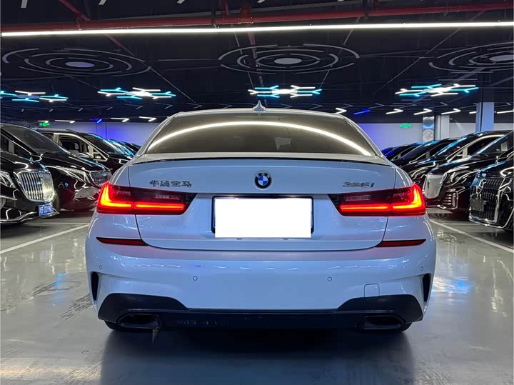 Фото 18 - BMW 3 Series