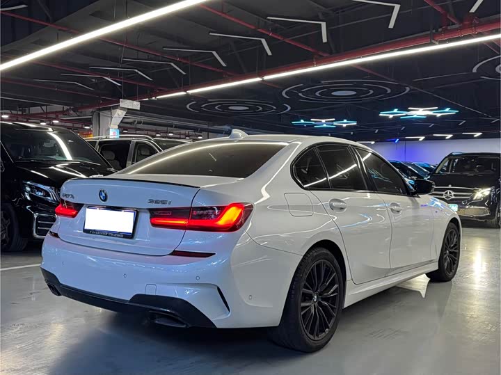 Фото 19 - BMW 3 Series