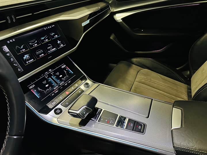 Фото 11 - Audi A6L Hybrid