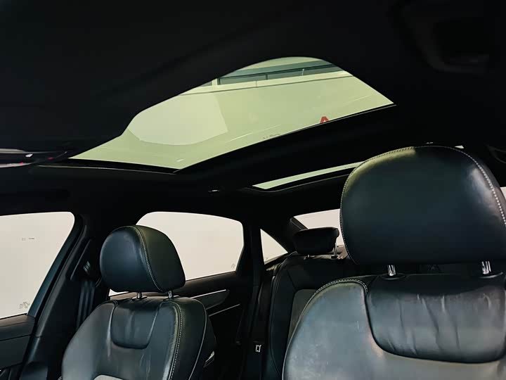 Фото 12 - Audi A6L Hybrid