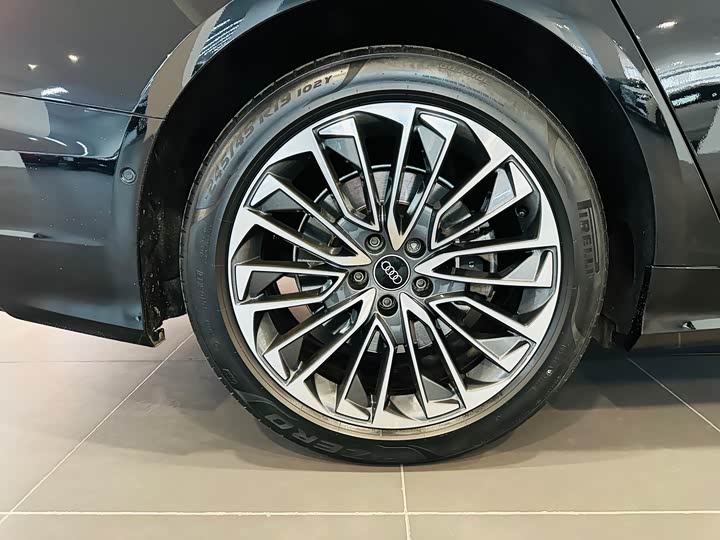 Фото 9 - Audi A6L Hybrid