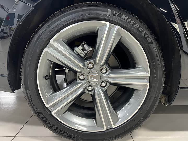 Фото 17 - Honda Accord