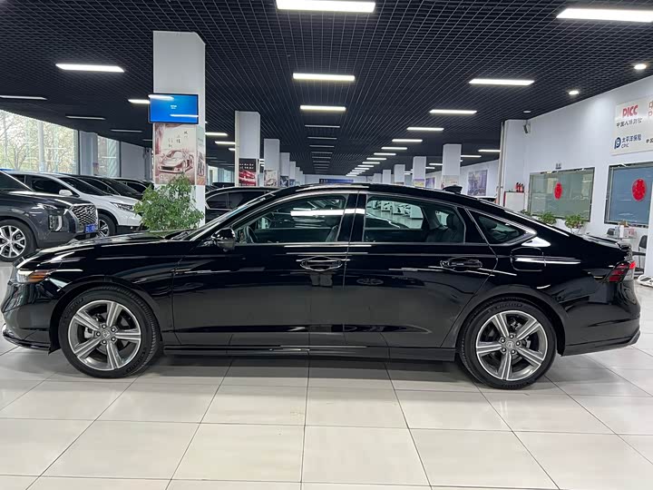 Фото 3 - Honda Accord