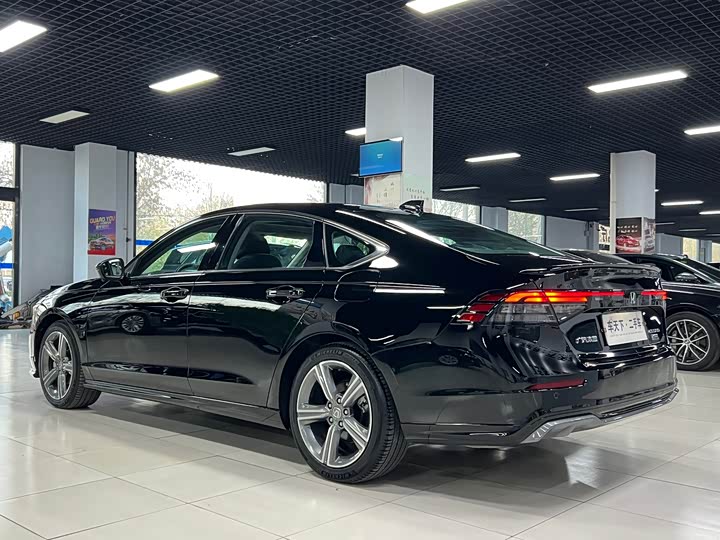 Фото 4 - Honda Accord