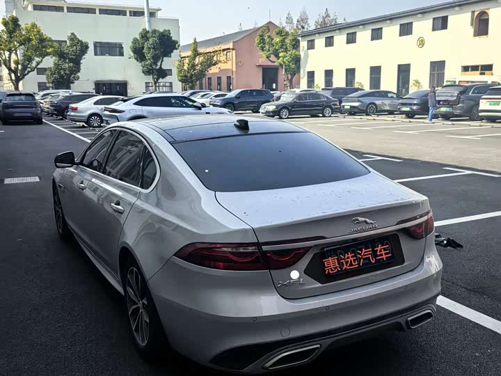 Фото 7 - Jaguar XF L