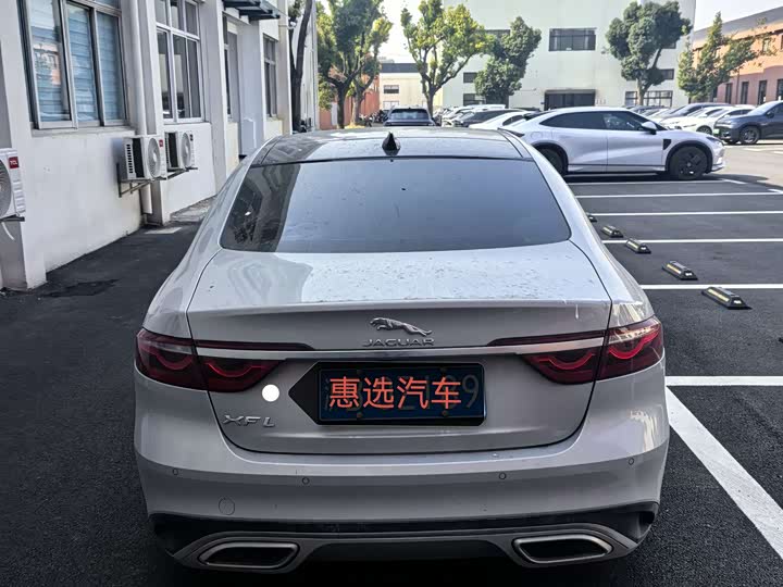 Фото 8 - Jaguar XF L