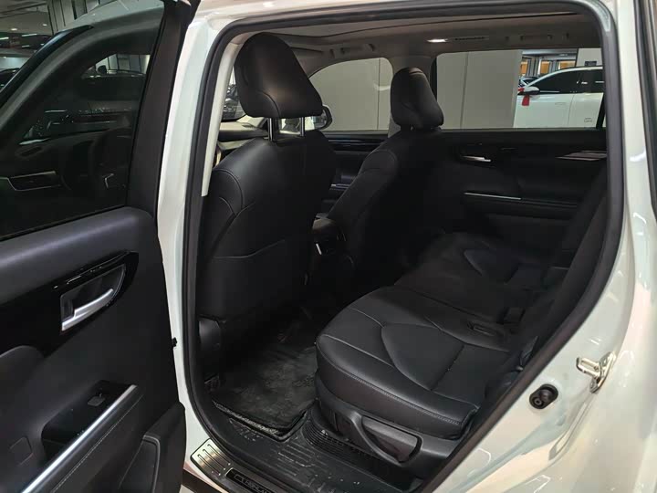 Фото 7 - Toyota Highlander