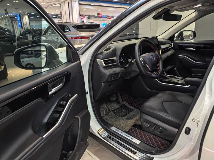 Фото 8 - Toyota Highlander