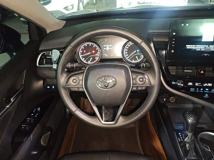 Фото 11 - Toyota Camry