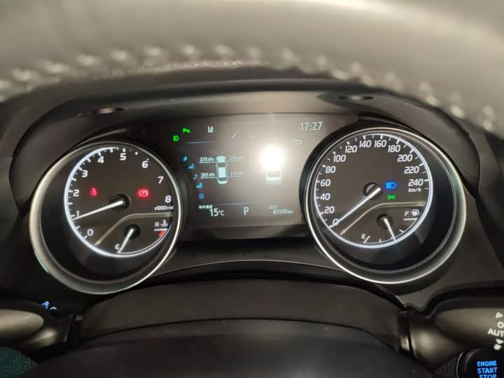 Фото 12 - Toyota Camry