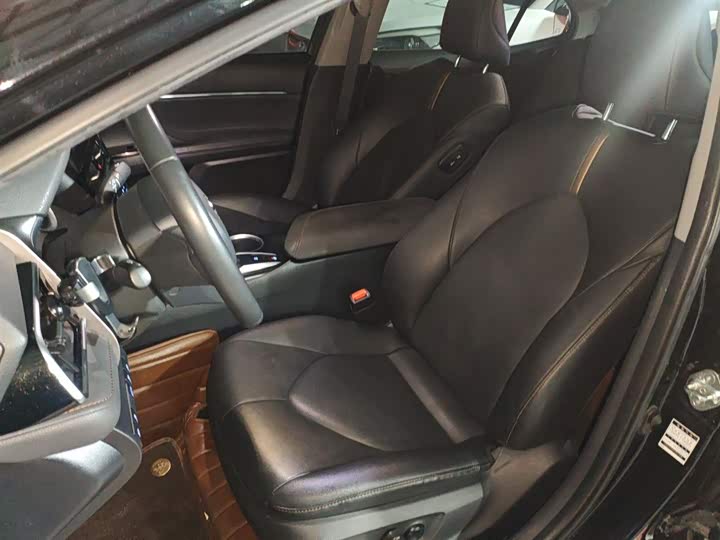 Фото 15 - Toyota Camry