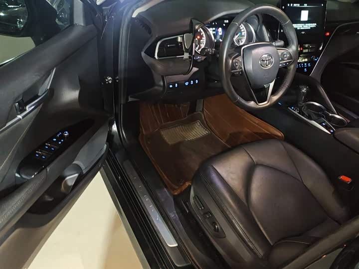 Фото 16 - Toyota Camry