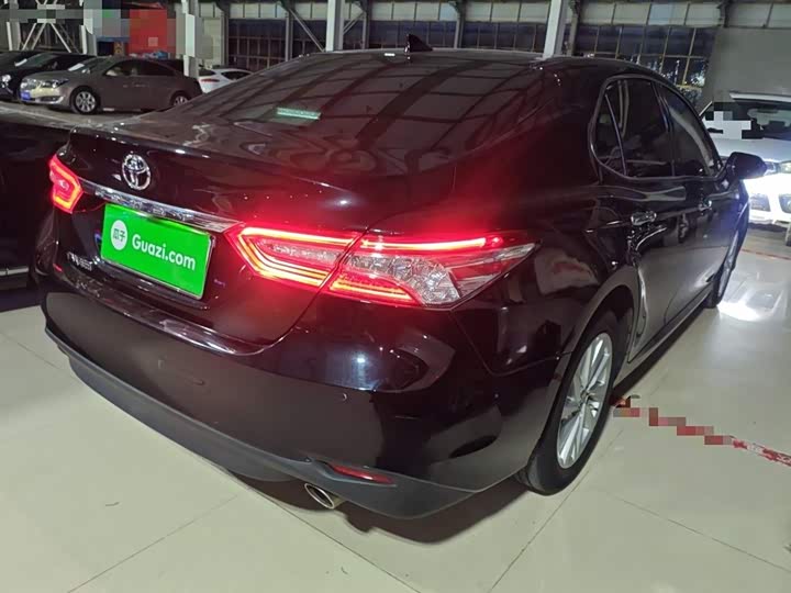 Фото 7 - Toyota Camry