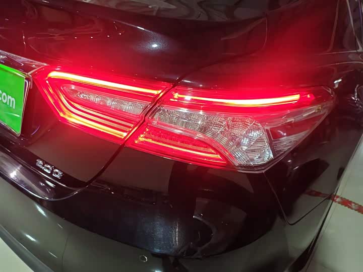 Фото 8 - Toyota Camry