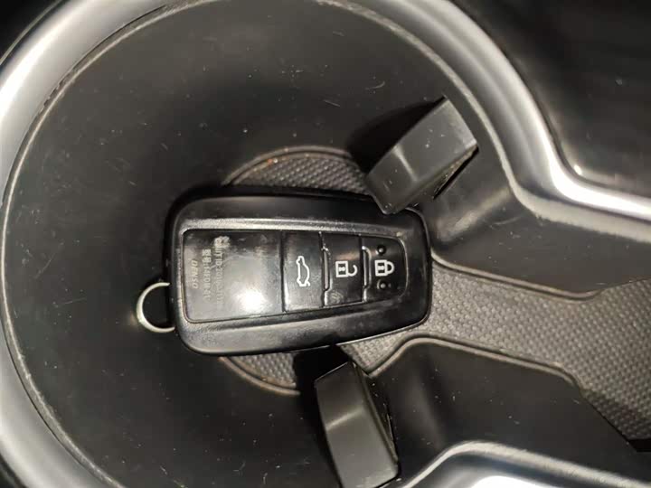 Фото 9 - Toyota Camry