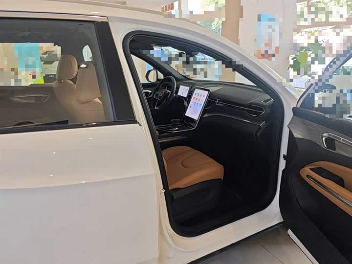 Фото 11 - Bestune T90