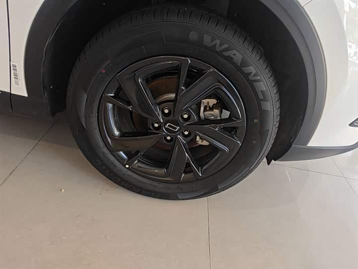 Фото 14 - Bestune T90