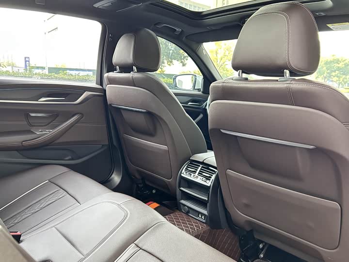 Фото 16 - BMW 5 Series