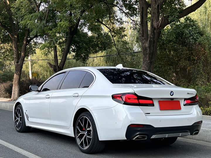 Фото 18 - BMW 5 Series