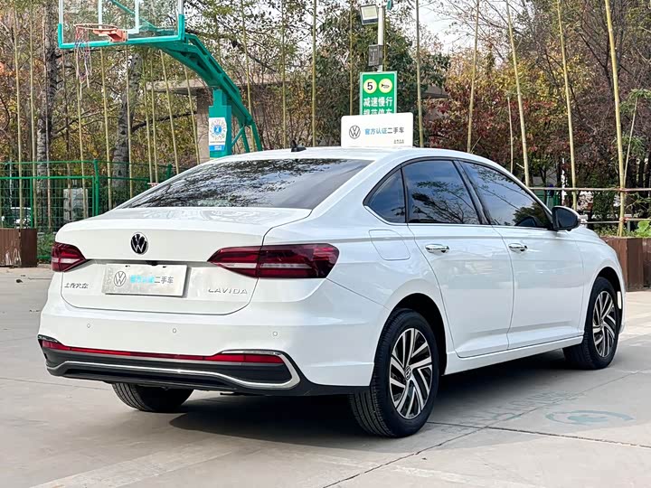 Фото 10 - Volkswagen Lavida