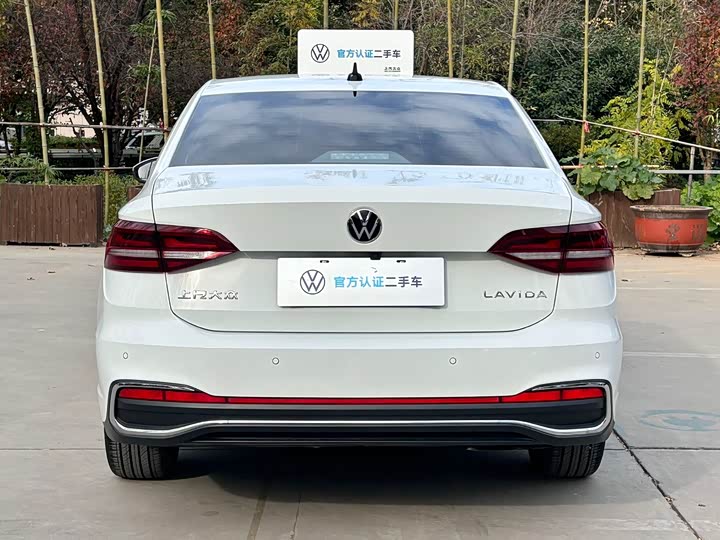 Фото 11 - Volkswagen Lavida