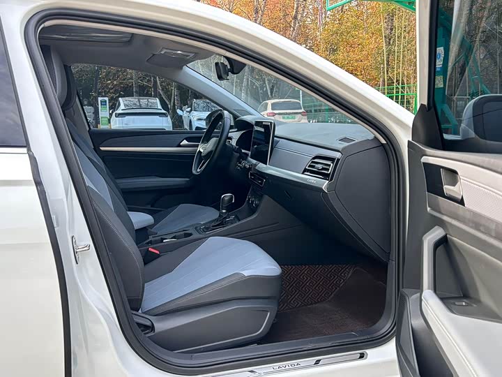 Фото 5 - Volkswagen Lavida