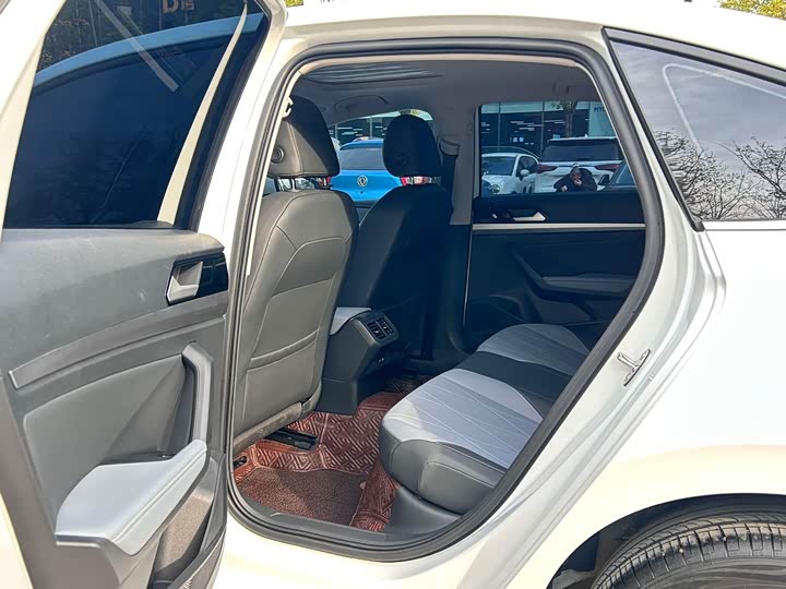 Фото 7 - Volkswagen Lavida