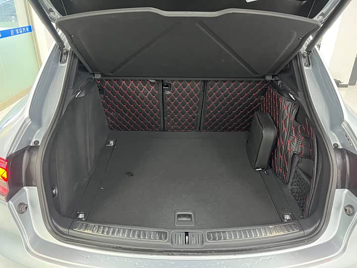 Фото 14 - Porsche Macan