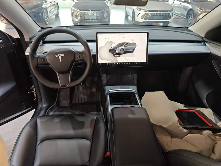 Фото 10 - Tesla Model Y