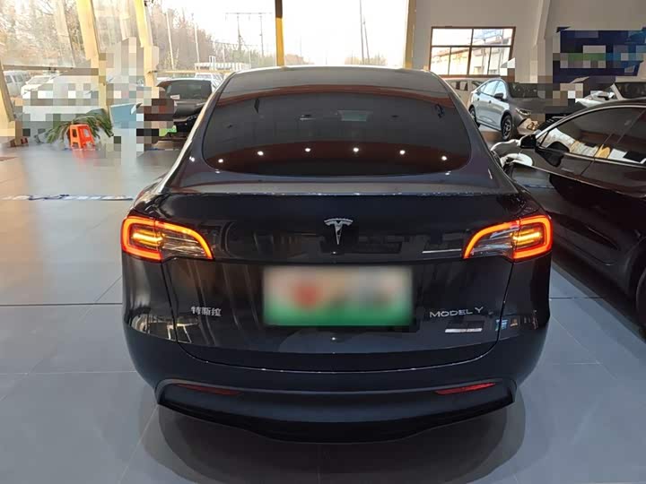 Фото 6 - Tesla Model Y