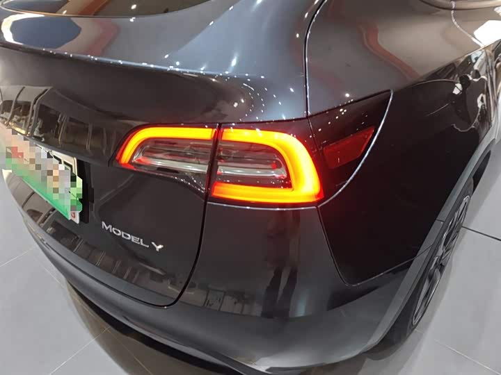 Фото 8 - Tesla Model Y