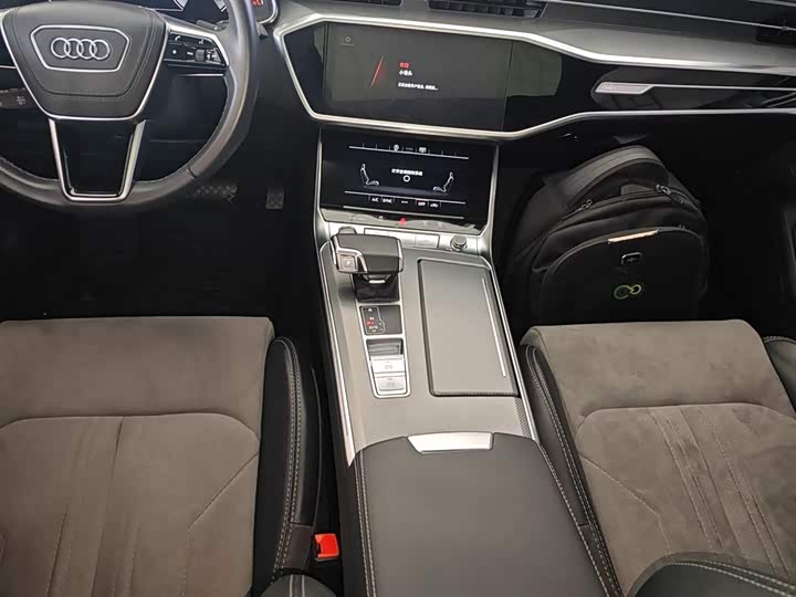 Фото 14 - Audi A6L