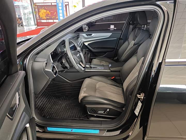 Фото 15 - Audi A6L