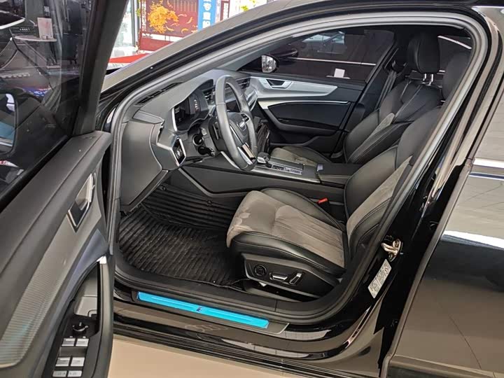 Фото 16 - Audi A6L